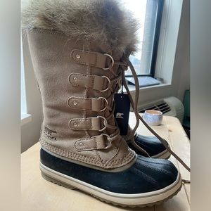 NWT Sorel Joan of Arctic Boot in Khaki II - Waterproof, Never worn, Winter Boot